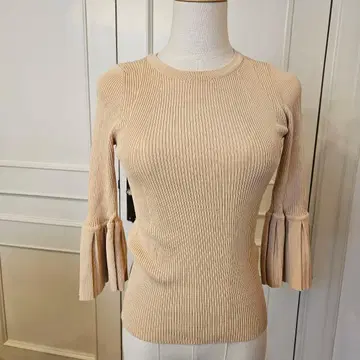 et Alors 베이지 리브 니트 플레어 슬리브 새상품급