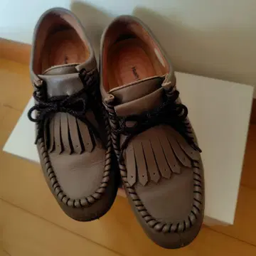 허시파피 브라운 프린지 모카신 신발