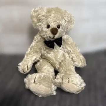 크림색 봉제 인형 본체