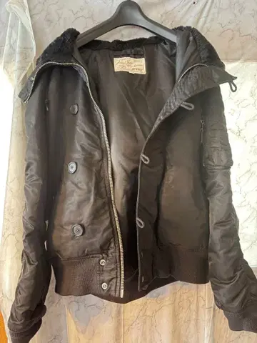 AVIREX 후드 부착 블랙 밀리터리 자켓