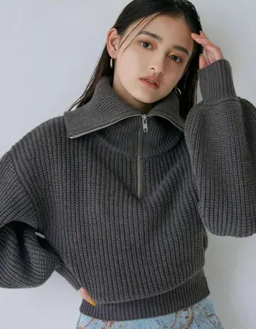 그레이 하이넥 니트 스웨터