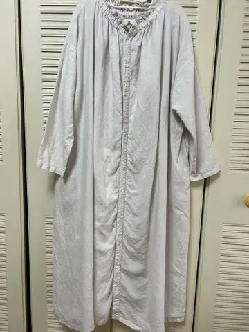 네스트로브 스탠드 프릴 린넨 원피스