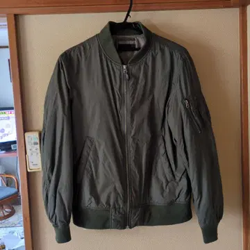 올리브 그린 봄버 자켓