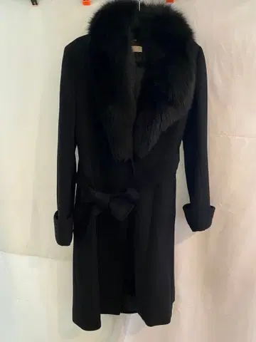 블랙 퍼 옷깃 롱 코트