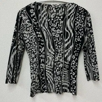 추상 무늬 반소매 상의