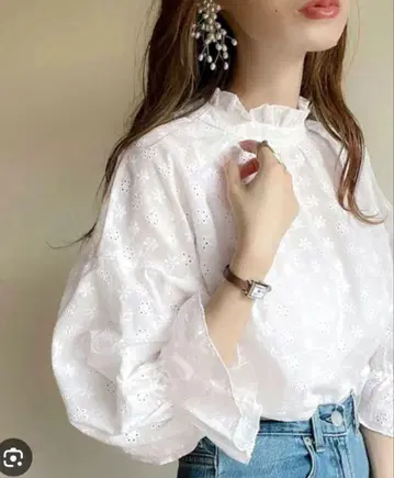 Classical Elf 2WAY 꽃무늬 자수 블라우스 M 사이즈 화이트