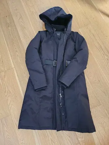 Theory 후드 부착 블랙 다운 자켓 P