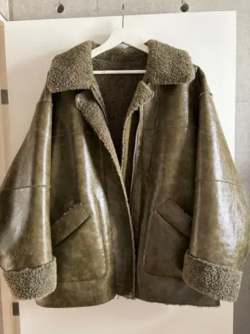 AMERI 2024 aw 리버서블 보아 코트