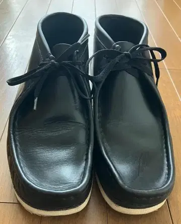 클락스 왈라비 블랙 레더 US9.5