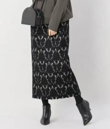 [ IENA ] 샤기 자카드 펜슬 스커트
