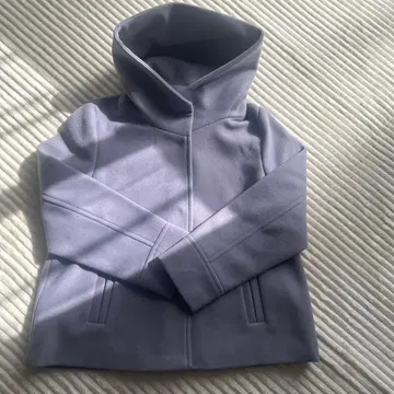 후드 부착 연보라 자켓 L 사이즈