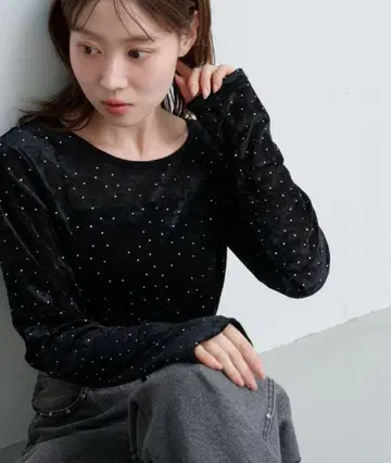 Kastane 2025AW 스터드 벨로아 풀오버 (블랙)