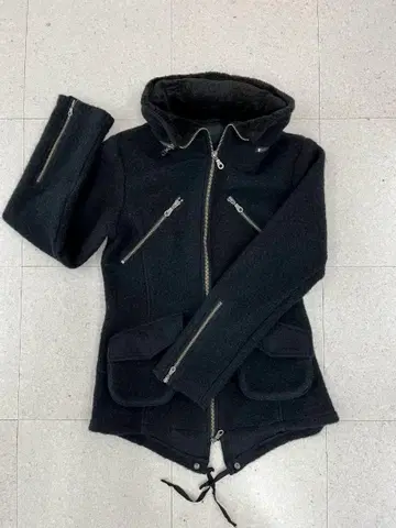 pour deux 푸르두 후드 부착 블랙 자켓