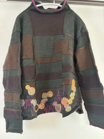 센소유니코 지우 패치워크 자수 긴팔 니트