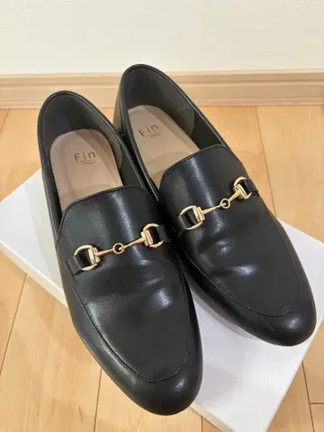 Fin 블랙 로퍼 24.5cm