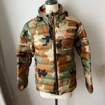 CHUMS 카모플라쥬 다운 자켓