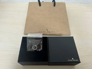 [ 미사용 ] LION HEART 싱글 후프 귀걸이 기프트 백 포함