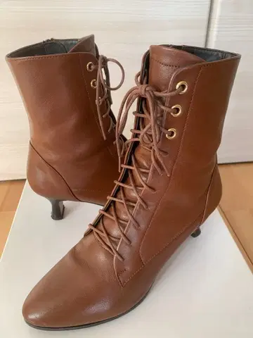 엘레강스 히미코 레이스업 가죽 숏부츠 브라운