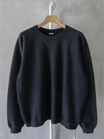 A.PRESSE 빈티지 더블 V 스웨트셔츠