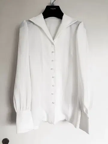 젠느 펄 버튼 화이트 블라우스