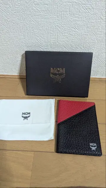 [새상품급] MCM 이단 접이식 여권 케이스