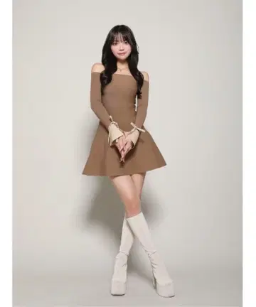 미사용 새상품 darich 오프숄더 플레어 니트 미니 원피스