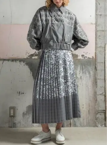 민트 디자인즈 포일 스커트 플리츠 롱 스커트