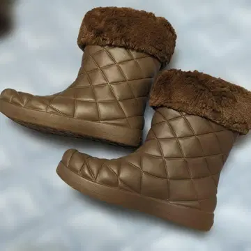 Crocs 브라운 퍼 부츠 W8 (24CM)