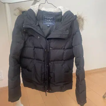 AMERICAN EAGLE 블랙 다운 자켓