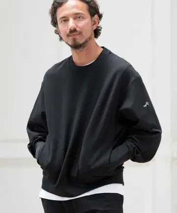 [ 미사용 새상품 ] 던보루니트 긴팔 풀오버 블랙 L 사이즈