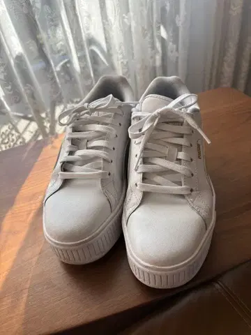 PUMA 화이트 스니커즈 24.5cm