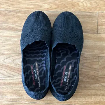 SKECHERS 블랙 슬립온