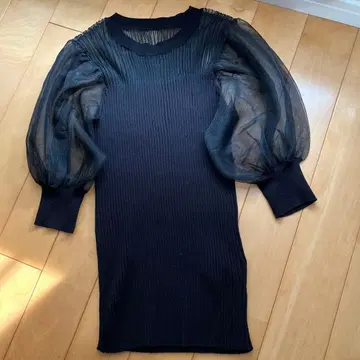 [] 퍼프 슬리브 타이트 핏 스웨터