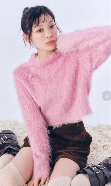 LILY BROWN 신상 택 포함 라메 샤기 니트 풀오버