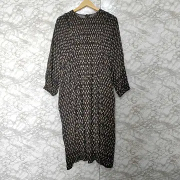 사만사 모스모스 롱 원피스 꽃무늬 가슴 핀턱 원피스