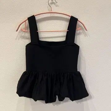 SNIDEL 프릴 블랙 탱크탑