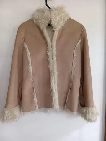 베이지 인조 모피 무스탕풍 자켓