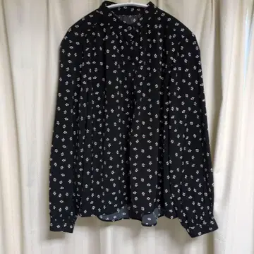 크로커다일 시크 꽃무늬 블랙 긴팔 블라우스