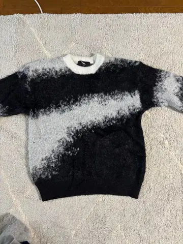 FVL.MEN 그라데이션 니트 스웨터