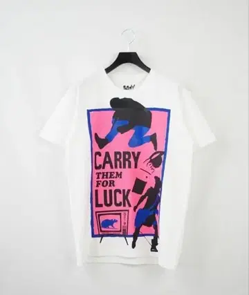 행운을 위해 그들을 나르세요 T셔츠