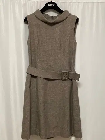 FOXEY 베이지 슬리브리스 원피스