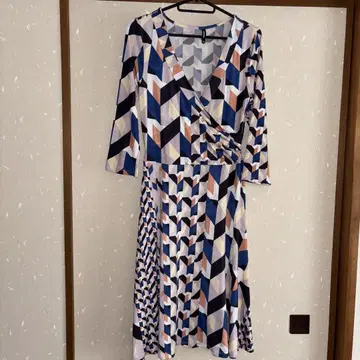 Janette 기하학 패턴 랩 드레스