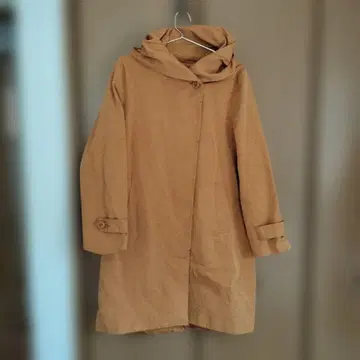 베이지 후드 부착 코트
