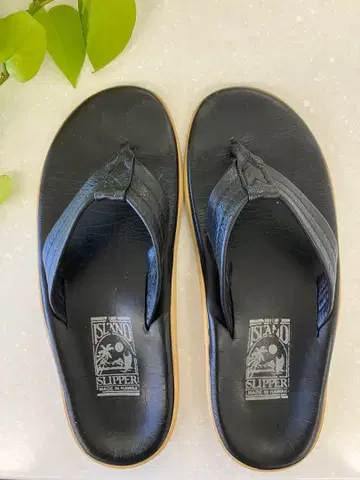 ISLAND SLIPPER 블랙 샌들