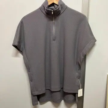 russet 그레이 반팔 하이넥 피케 셔츠