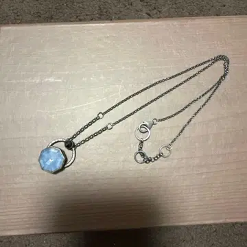 파란색 팔각형 스톤 목걸이