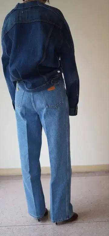 CRISTASEYA BLEACHED DENIM HIGH-WAISTED