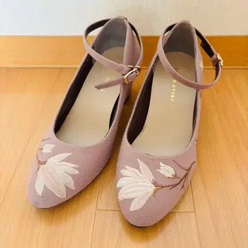 [ 새상품급 ] JERRY BEANS 꽃 자수 스트랩 힐 펌프스