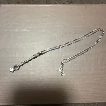 별 모양 참 포함 지팡이 목걸이