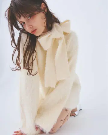 펠리큘 리본 머플러 니트 원피스